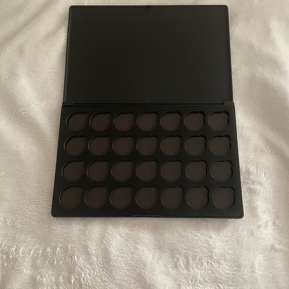 Empty Magnetic Eyeshadow Palette